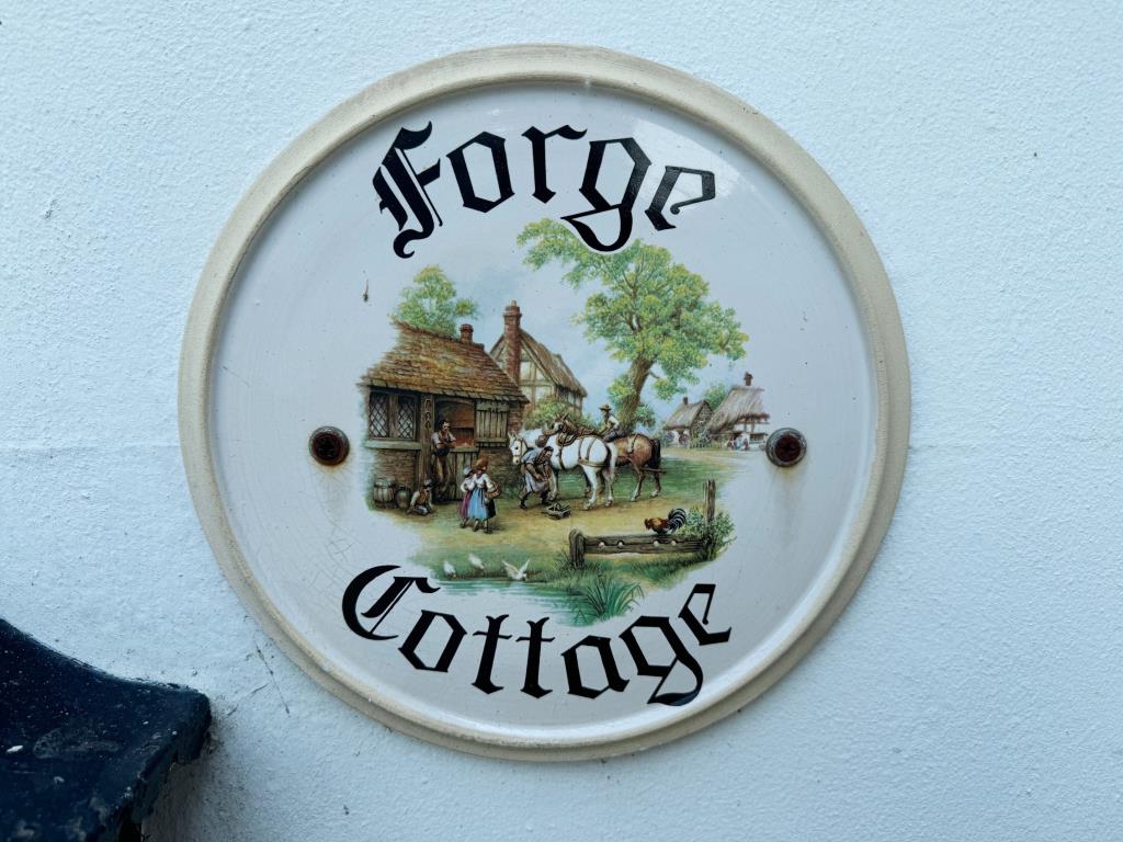 Lot: 106 - PERIOD COTTAGE FOR IMPROVEMENT - Sign
